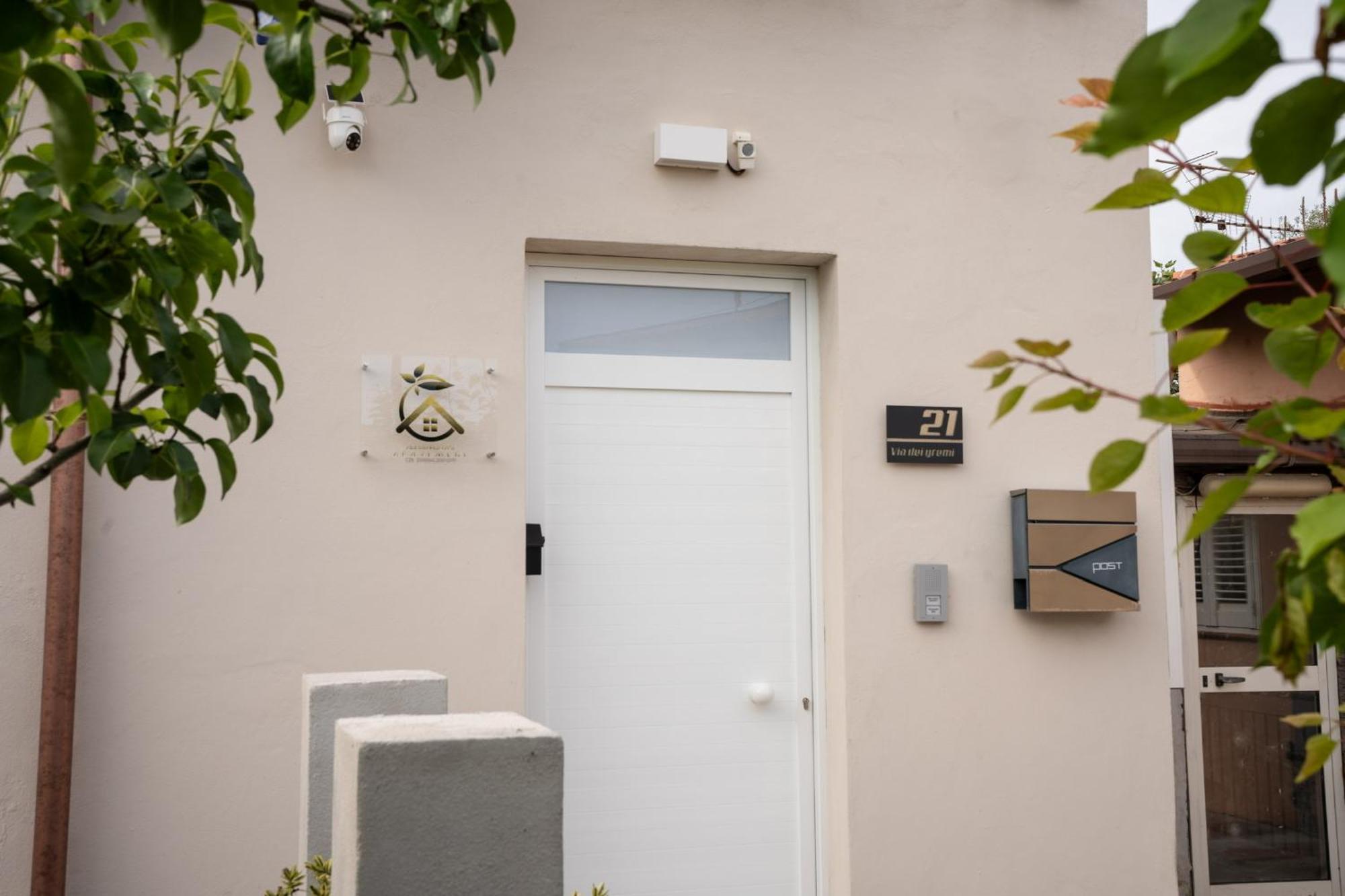 Alessandra'S Apartment 사사리 외부 사진