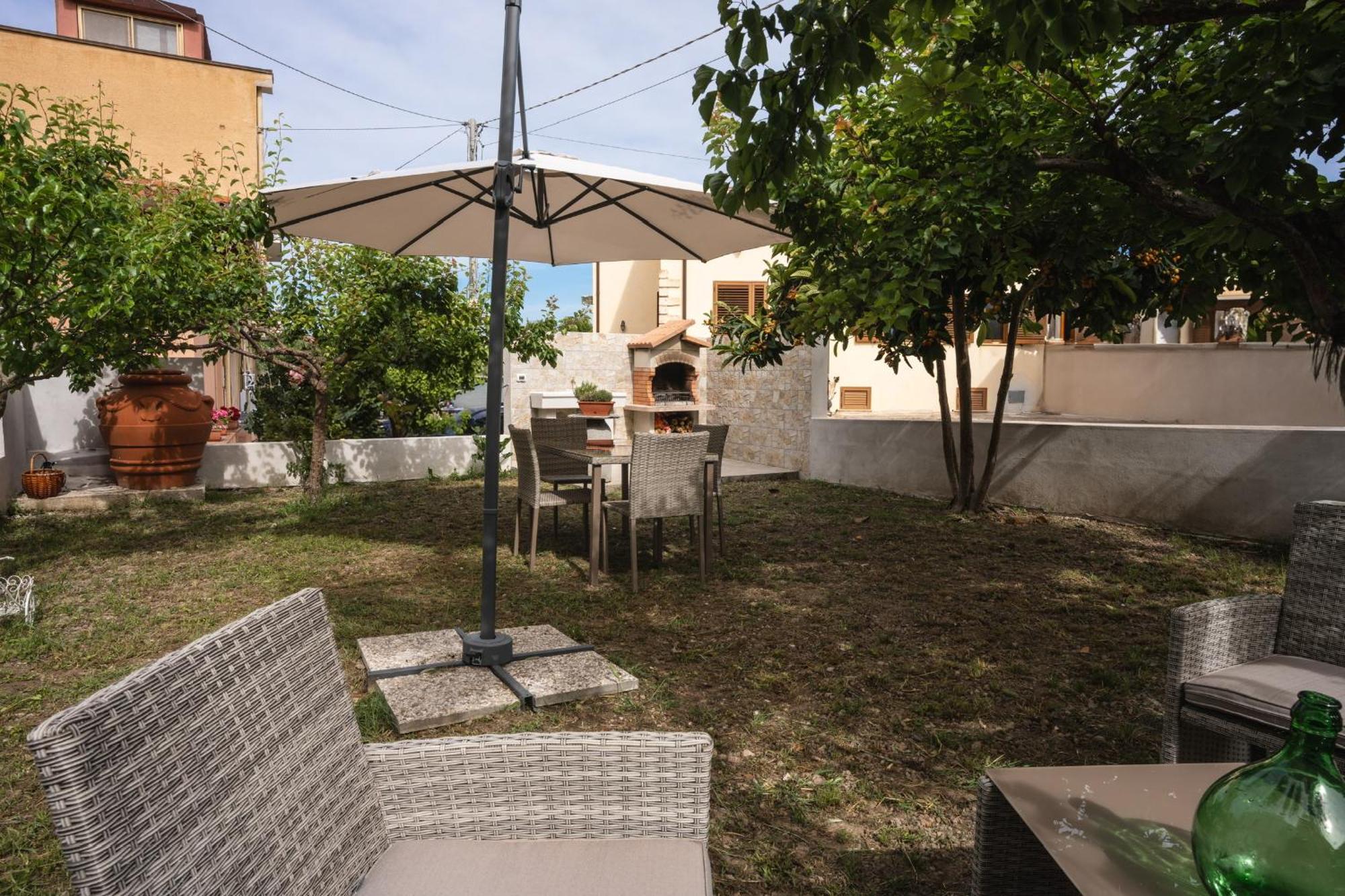 Alessandra'S Apartment 사사리 외부 사진